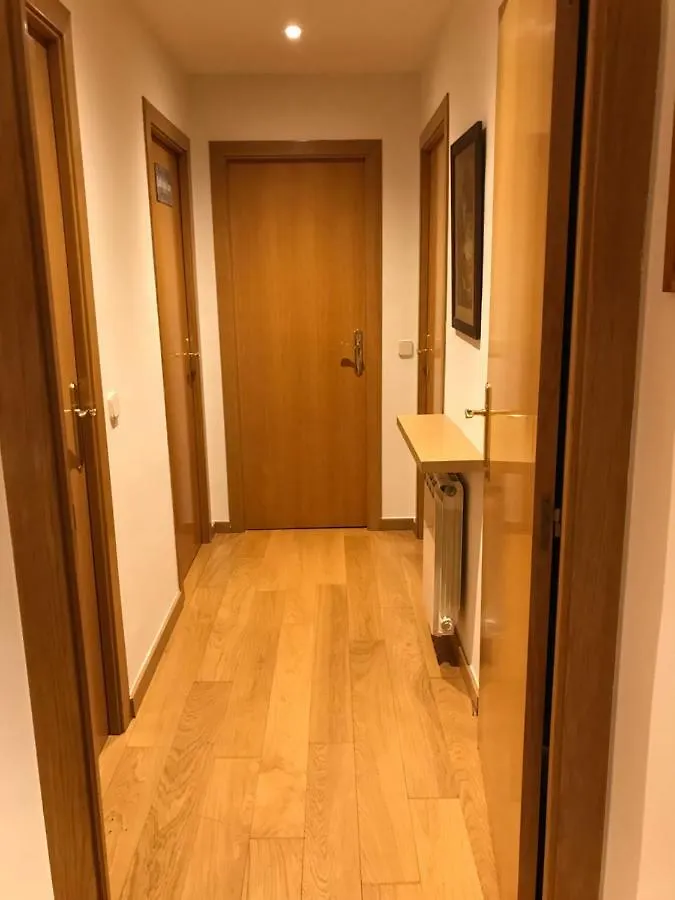 Comodo y amplio apartamento en Berga 0*,